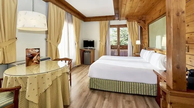 Superior Büyük Yataklı Tek Kişilik Oda (Spa Access)