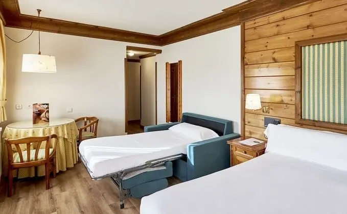 Üç Kişilik Oda (2 adults + 1 child - Spa Access)