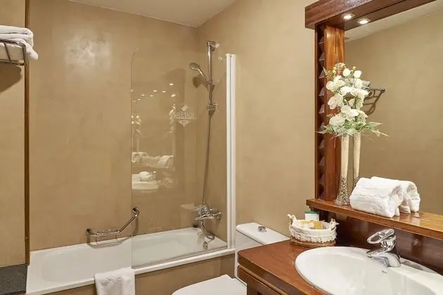 Üç Kişilik Oda (2 adults + 1 child - Spa Access)