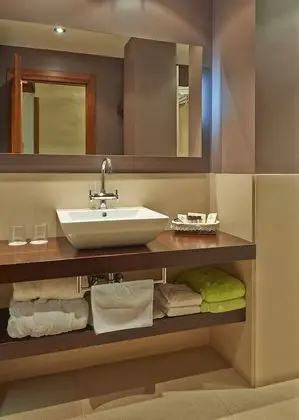 Üç Kişilik Oda (2 adults + 1 child - Spa Access)