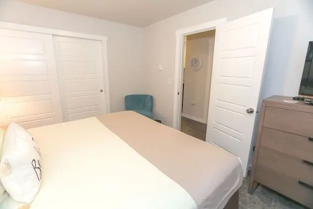 Signature Oda, 1 En Büyük (King) Boy Yatak ve Çekyat, Mutfak (1 Bedroom Unit- Room 203-No Pets)