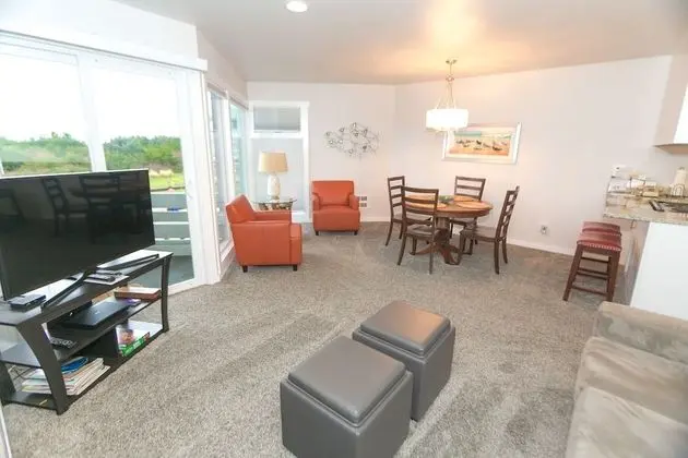 Signature Oda, 1 En Büyük (King) Boy Yatak ve Çekyat, Mutfak (1 Bedroom Unit- Room 203-No Pets)