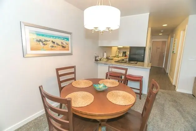 Signature Oda, 1 En Büyük (King) Boy Yatak ve Çekyat, Mutfak (1 Bedroom Unit- Room 203-No Pets)