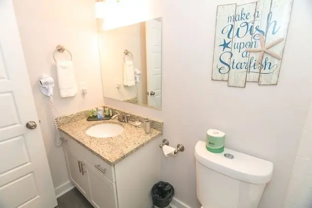 Signature Oda, 1 En Büyük (King) Boy Yatak ve Çekyat, Mutfak (1 Bedroom Unit- Room 203-No Pets)