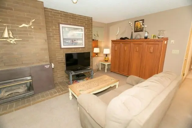 Signature Oda, 1 En Büyük (King) Boy Yatak ve Çekyat, Mutfak (1 Bedroom Unit- Room 204-No Pets)