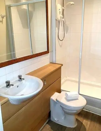 İki Ayrı Yataklı Oda, Banyolu/Duşlu