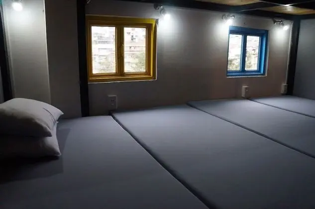 Ortak Ranzalı Oda, Sadece kadınlar için