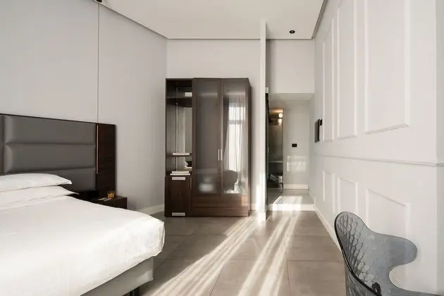 Superior Tek Büyük Yataklı Oda, Balkon, Şehir Manzaralı