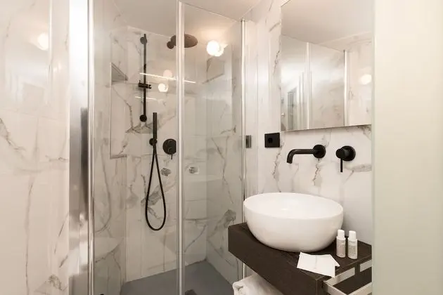 Superior Tek Büyük Yataklı Oda, Balkon, Şehir Manzaralı
