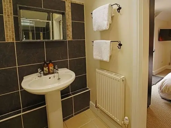Tek Büyük Yataklı Oda, Banyolu/Duşlu, Bahçe Manzaralı (Room 5)