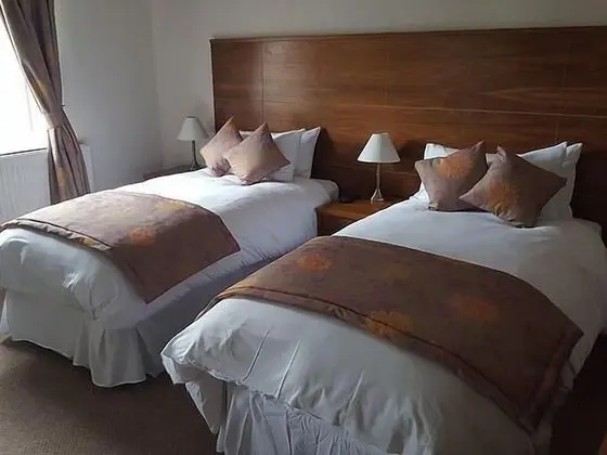 Tek Büyük veya İki Ayrı Yataklı Oda, Banyolu/Duşlu (Bath and Shower)