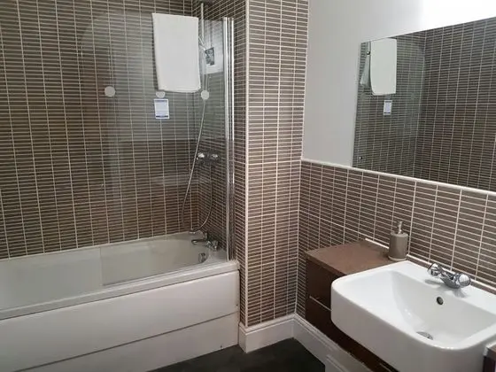 Tek Büyük Yataklı Oda, 1 En Büyük (King) Boy Yatak, Banyolu/Duşlu (Bath and Shower)