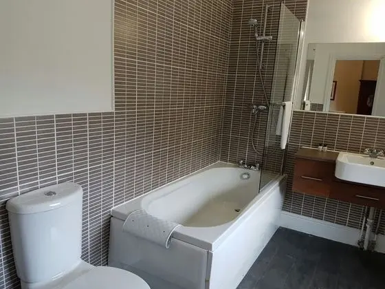 Tek Büyük Yataklı Oda, 1 En Büyük (King) Boy Yatak, Banyolu/Duşlu (Bath and Shower)