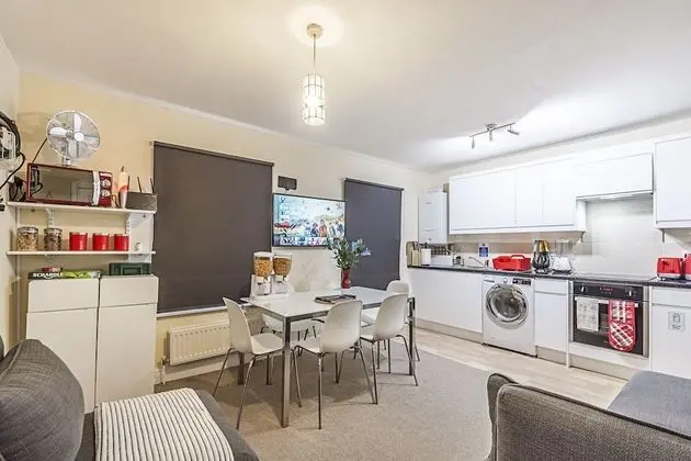 Comfort Tek Büyük Yataklı Oda, 1 Çift Kişilik Yatak, Ortak Banyo (Room 4)