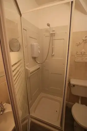 İki Ayrı Yataklı Oda, Banyolu/Duşlu