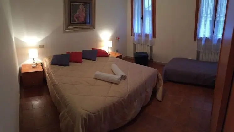 City Üç Kişilik Oda, Ortak Banyo, Şehir Manzaralı