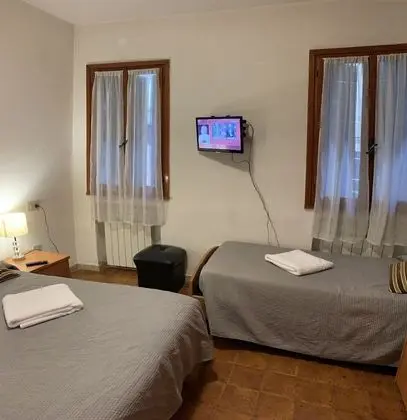 City Üç Kişilik Oda, Ortak Banyo, Şehir Manzaralı