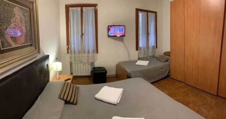 City Üç Kişilik Oda, Ortak Banyo, Şehir Manzaralı