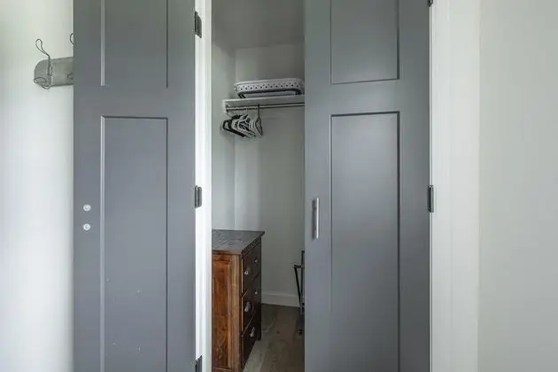 Ev (Greystone Home - Excellent location! )