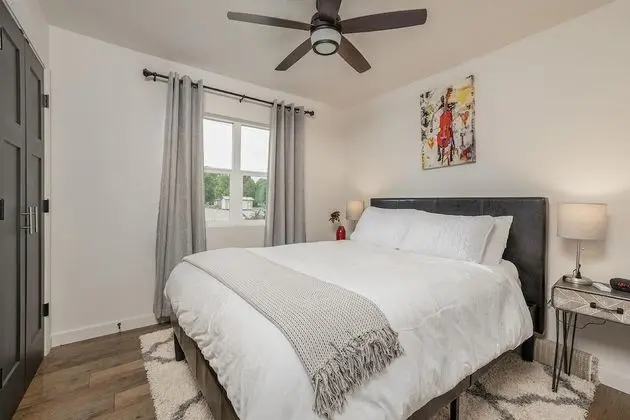 Ev (Greystone Home - Excellent location! )