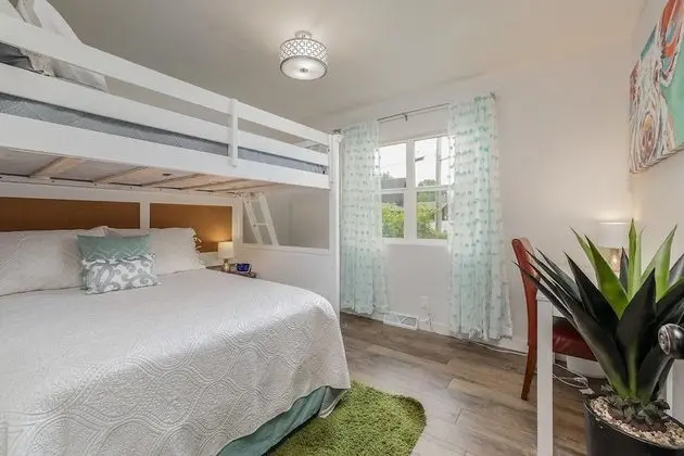 Ev (Greystone Home - Excellent location! )