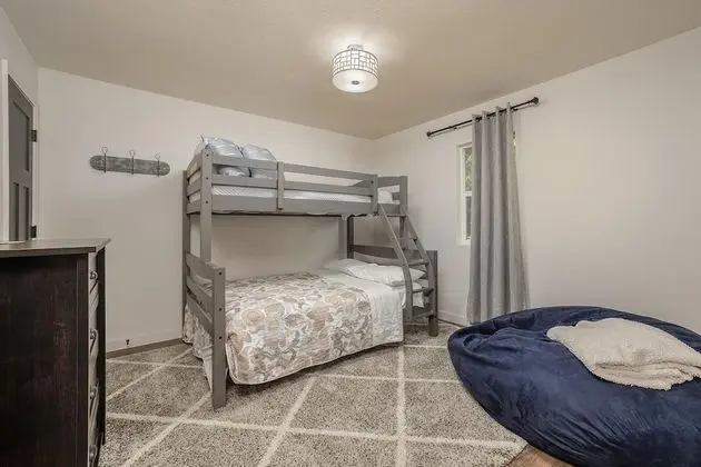 Ev (Greystone Home - Excellent location! )