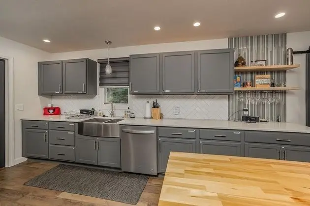 Ev (Greystone Home - Excellent location! )