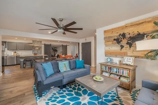 Ev (Greystone Home - Excellent location! )