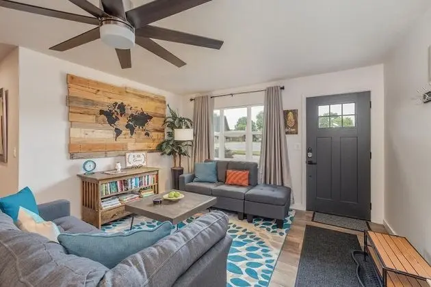 Ev (Greystone Home - Excellent location! )