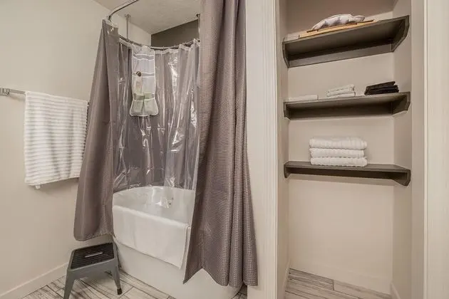 Ev (Greystone Home - Excellent location! )
