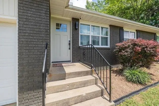 Ev (Greystone Home - Excellent location! )