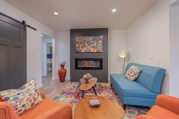 Ev (Greystone Home - Excellent location! )