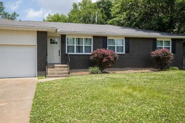 Ev (Greystone Home - Excellent location! )