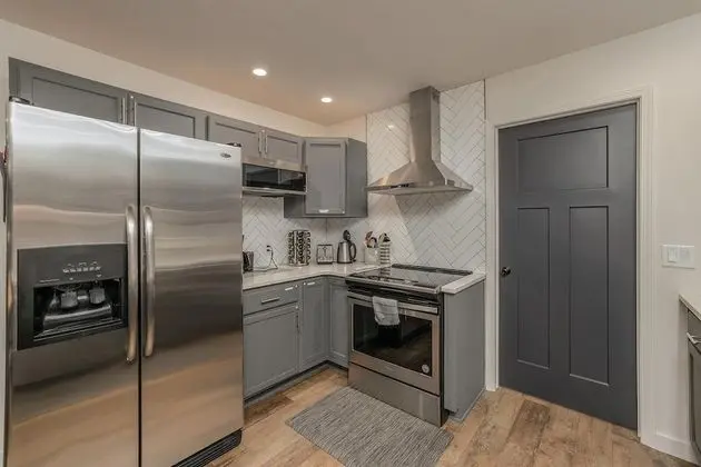 Ev (Greystone Home - Excellent location! )