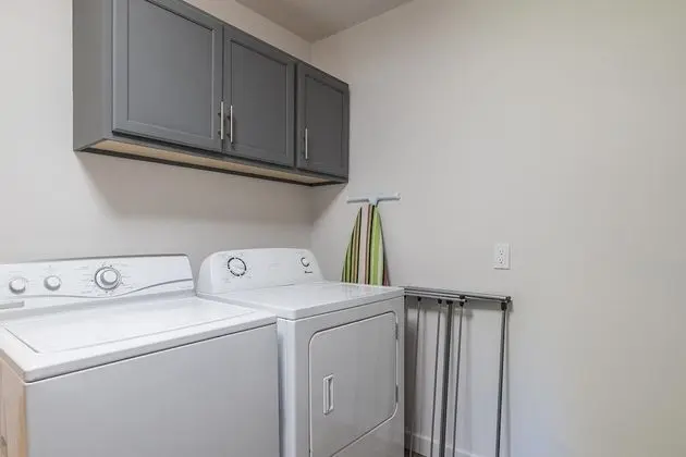 Ev (Greystone Home - Excellent location! )