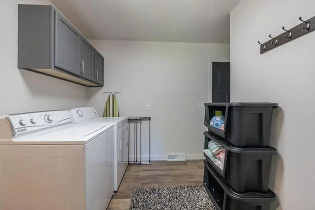 Ev (Greystone Home - Excellent location! )