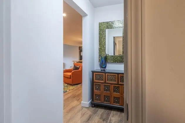 Ev (Greystone Home - Excellent location! )