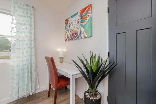 Ev (Greystone Home - Excellent location! )