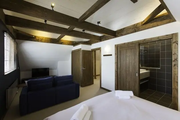 Ev, Birden Çok Yatak Odası (3 Double, 6 Single, 6 bunk beds)