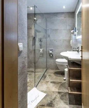 Üç Kişilik Oda, Balkon