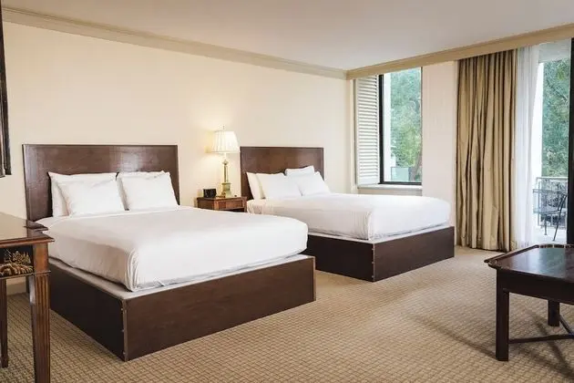 Deluxe Room, 2 Queen Beds with Sofa bed, Non Smoking (Pond View)