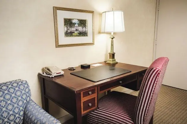 Deluxe Room, 2 Queen Beds with Sofa bed, Non Smoking (Pond View)
