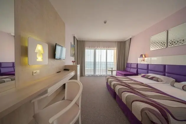 Deluxe Tek Büyük Yataklı Oda, Kısmi Deniz Manzaralı (Free Aquapark Access)