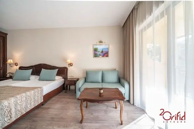 Deluxe Tek Büyük Yataklı Oda (Free Beach Access, Free Safe, Minibar)