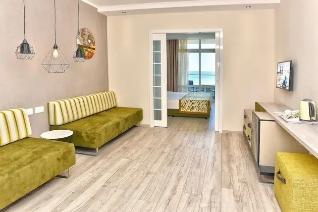 Family Room with Sea View - Free Infinity Pool and Private Beach Access