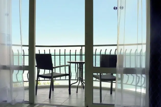 Tek Büyük Yataklı Oda, Balkon, Kısmi Deniz Manzaralı