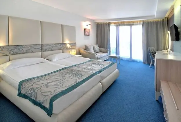 Double Room, Side Sea View (Free Beach Access, Safe, Minibar)