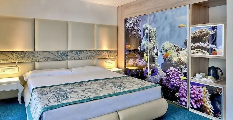 Junior Suite, Side Sea View (Free Beach Access, Safe, Minibar)