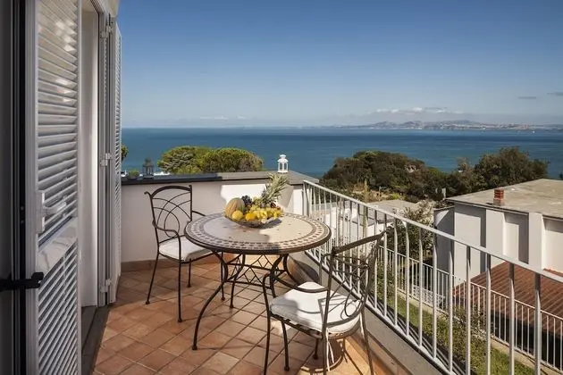 Luxury Tek Büyük veya İki Ayrı Yataklı Oda, Kısmi Deniz Manzaralı