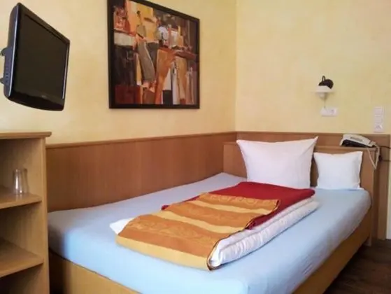 Tek Kişilik Oda, 1 Tek Kişilik Yatak, Sigara İçilmez